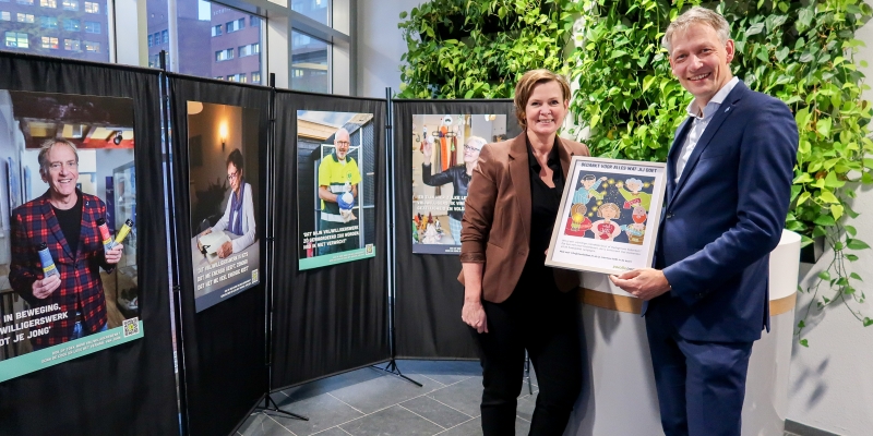 Wethouder zet Zwolse senioren die vrijwilligerswerk doen in het zonnetje