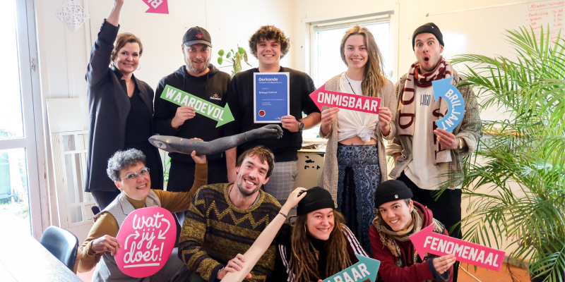 Overijsselse Vrijwilligersprijs voor Zwolse organisaties: Klets & Koek, Rode Kruis, Kattegat Festival en Trash Hunters Zwolle